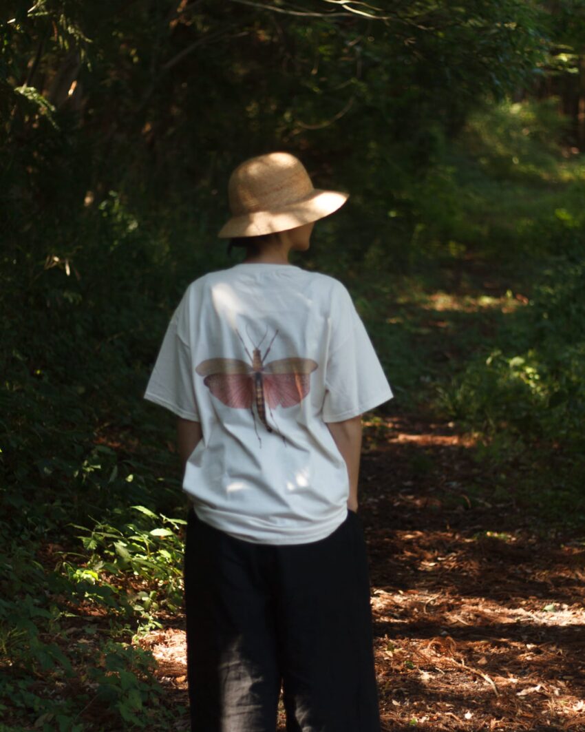 バッタTシャツ