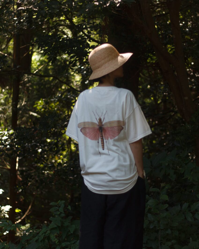 バッタTシャツ