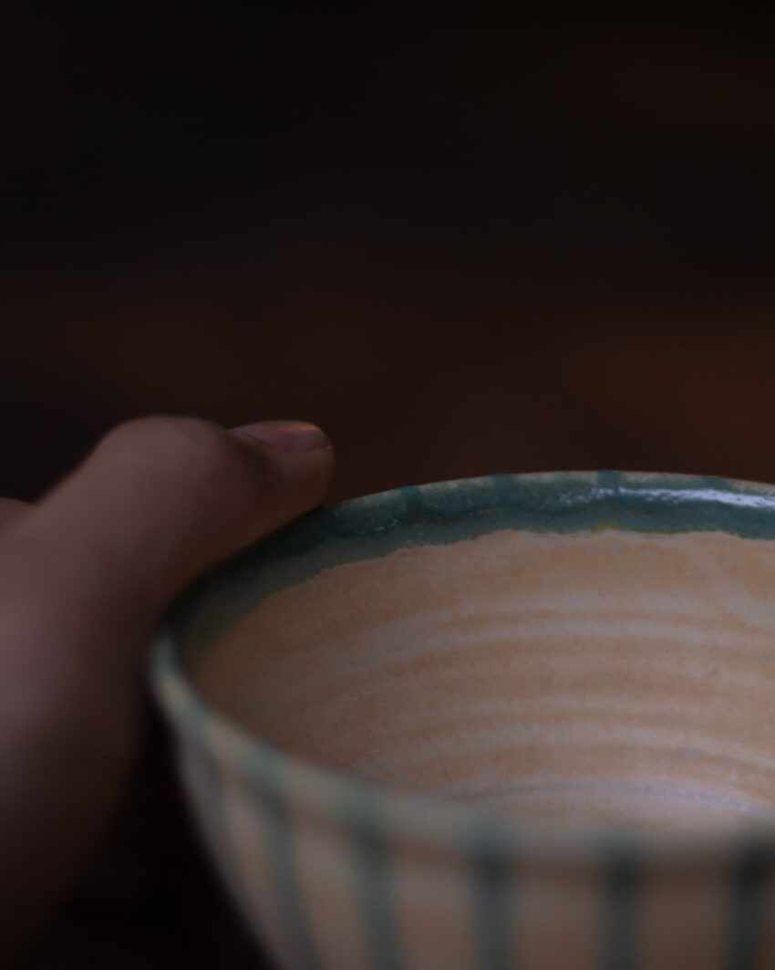 茶碗・口縁と手