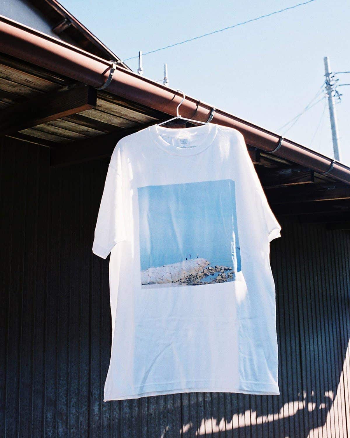 【新品未使用】KAWS：HOLIDAY JAPAN Tシャツ M&L